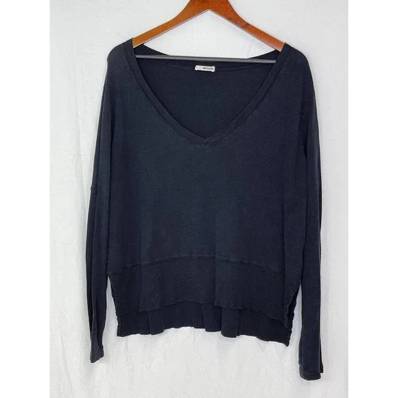 LaMade Women's Black Long Sleeve V-Neck Waffle Knit Top LARGE Athleisure - Picture 1 of 8